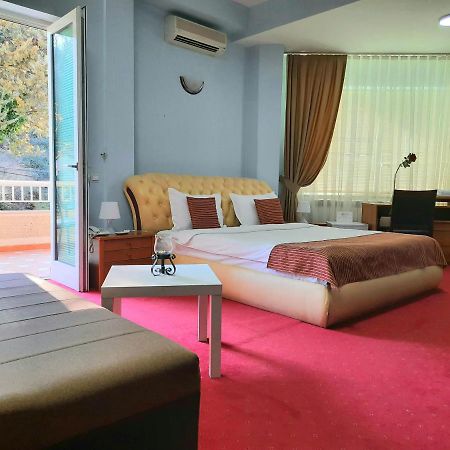 Hotel Aristocrat & Fish Restaurant Skopje Zewnętrze zdjęcie