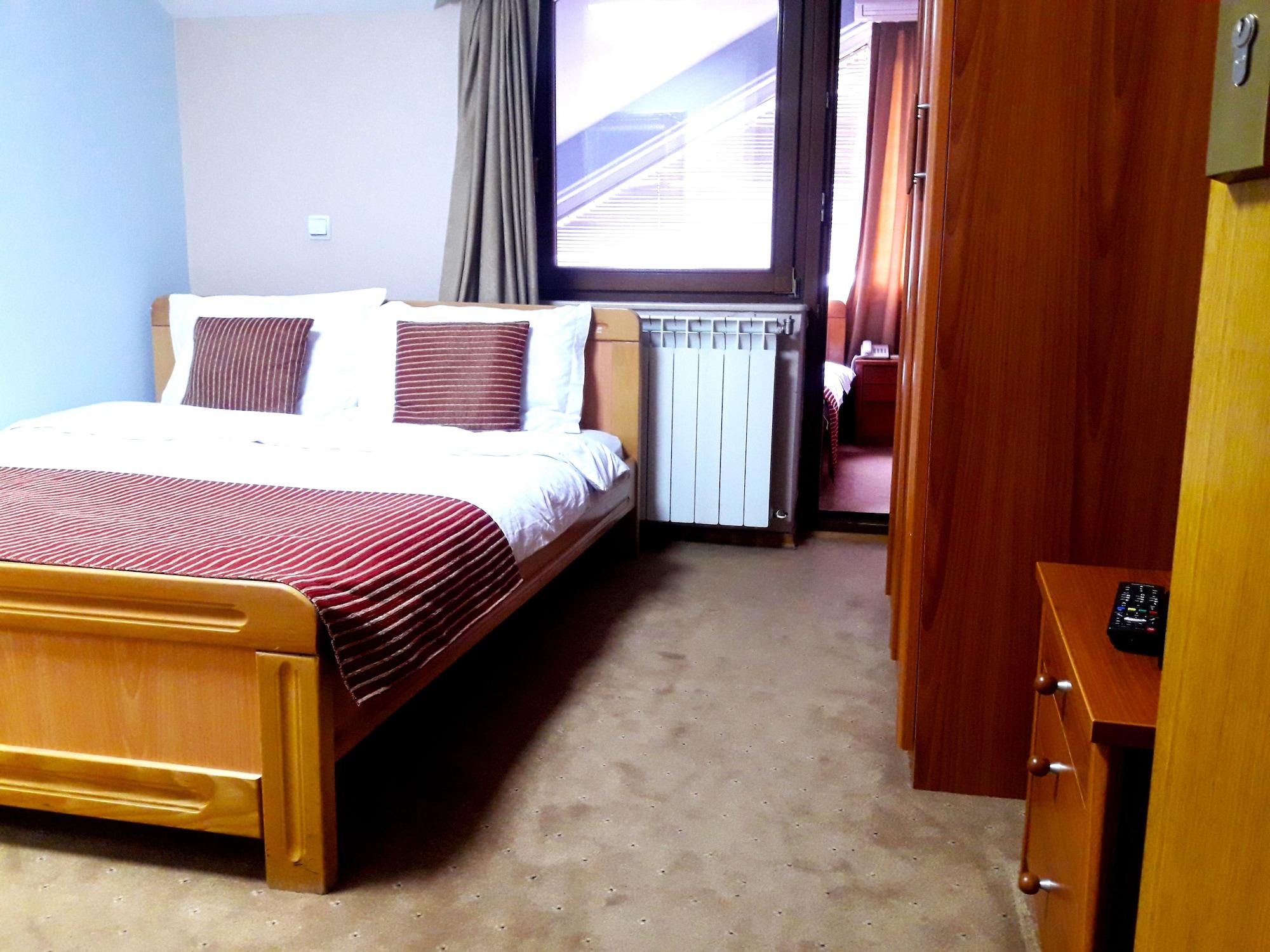 Hotel Aristocrat & Fish Restaurant Skopje Zewnętrze zdjęcie