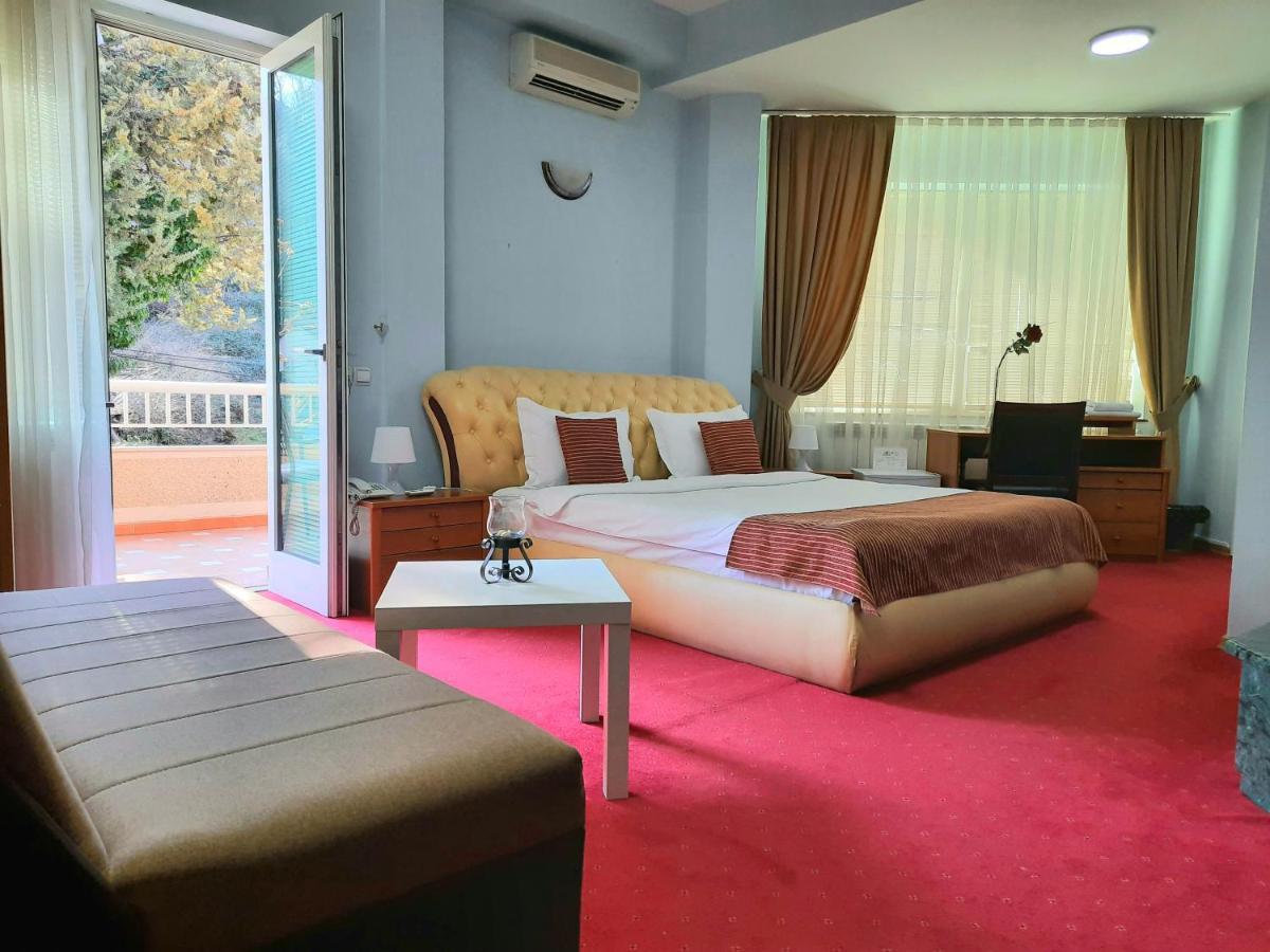 Hotel Aristocrat & Fish Restaurant Skopje Zewnętrze zdjęcie